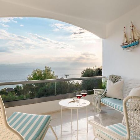 Lydia'S Luxury Apartment Loutraki  Bagian luar foto