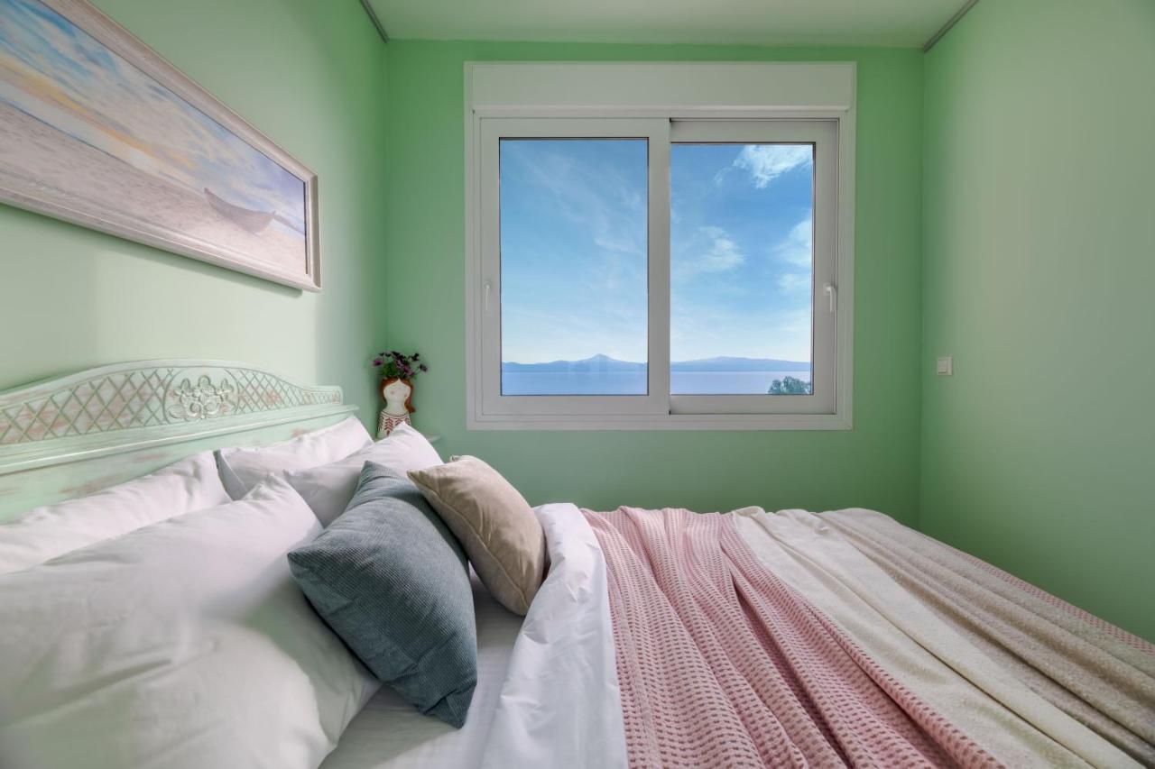 Lydia'S Luxury Apartment Loutraki  Bagian luar foto