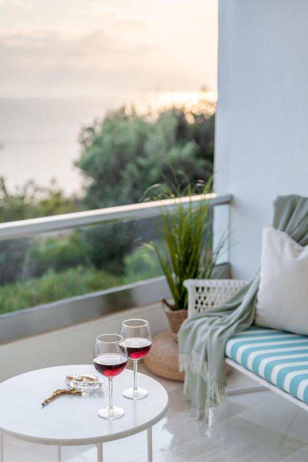 Lydia'S Luxury Apartment Loutraki  Bagian luar foto